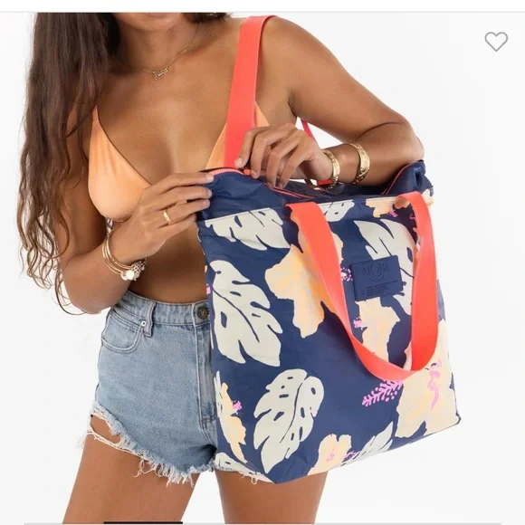 ALOHA Collection Pape’ete Day Tripper Tote - Picture 4 of 6